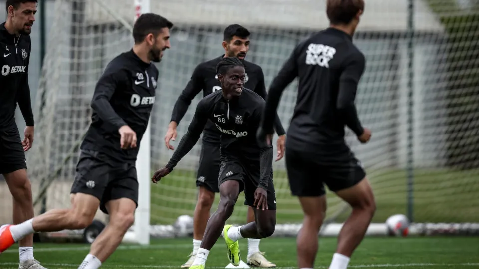 Amorim chama dois jovens ao treino no arranque da 'Operação Jamor'