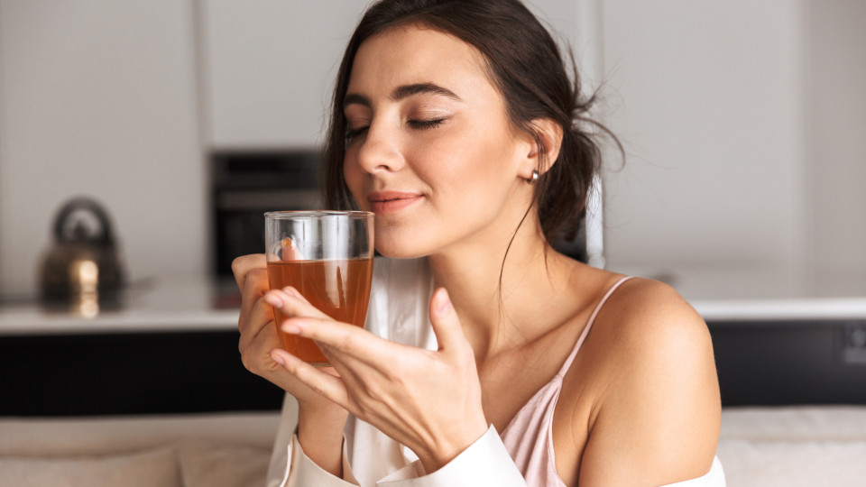 Mito ou facto. Bebidas quentes refrescam quando está calor? 