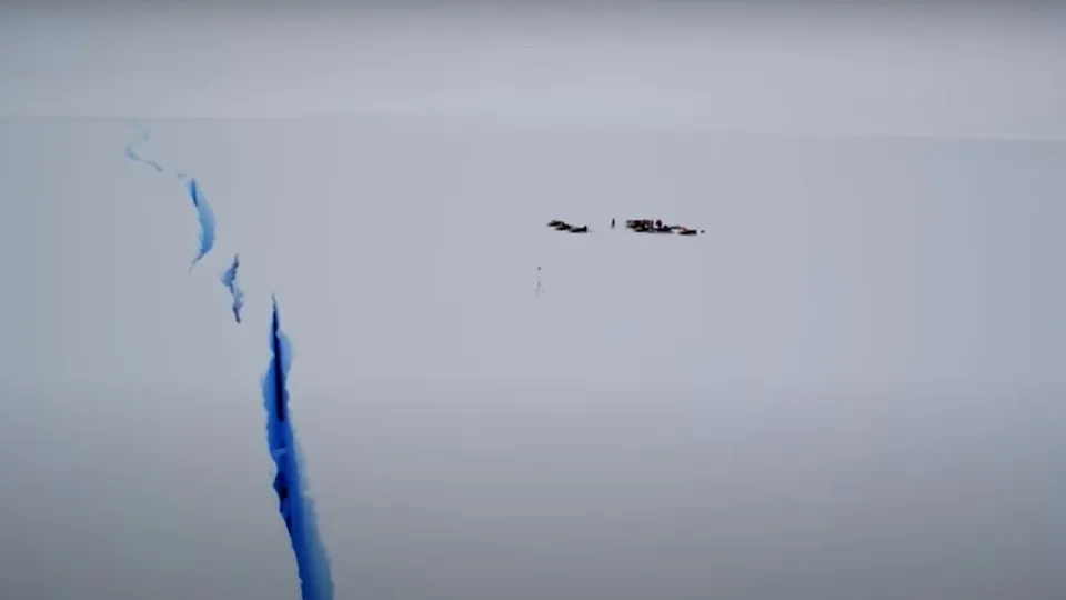 Iceberg de 380 km quadrados separou-se da plataforma Brunt na Antártida