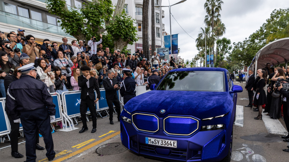 Este é provavelmente o único BMW de veludo do mundo