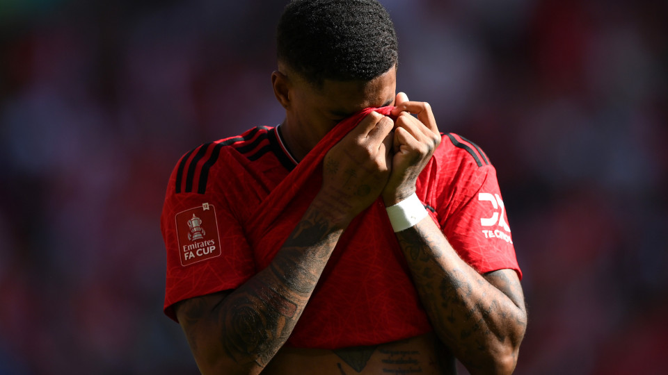 Rashford anuncia 'corte' nas redes sociais: "É hora de sair..."