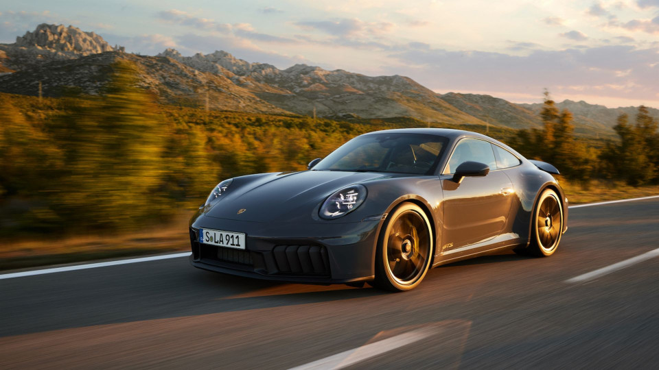 Porsche lança o primeiro 911 híbrido com 541 cv