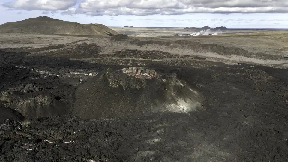 Vulcão entra em erupção na Islândia. É a 5.ª vez desde dezembro