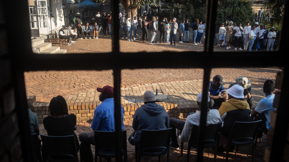 Eleições na África do Sul registam forte afluência às urnas