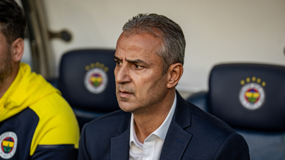 Oficial: Fenerbahçe anuncia saída de treinador. Segue-se Mourinho?