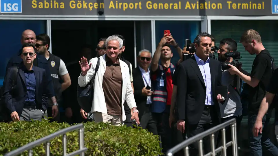 Mourinho já chegou a Istambul para assinar com o Fenerbahçe