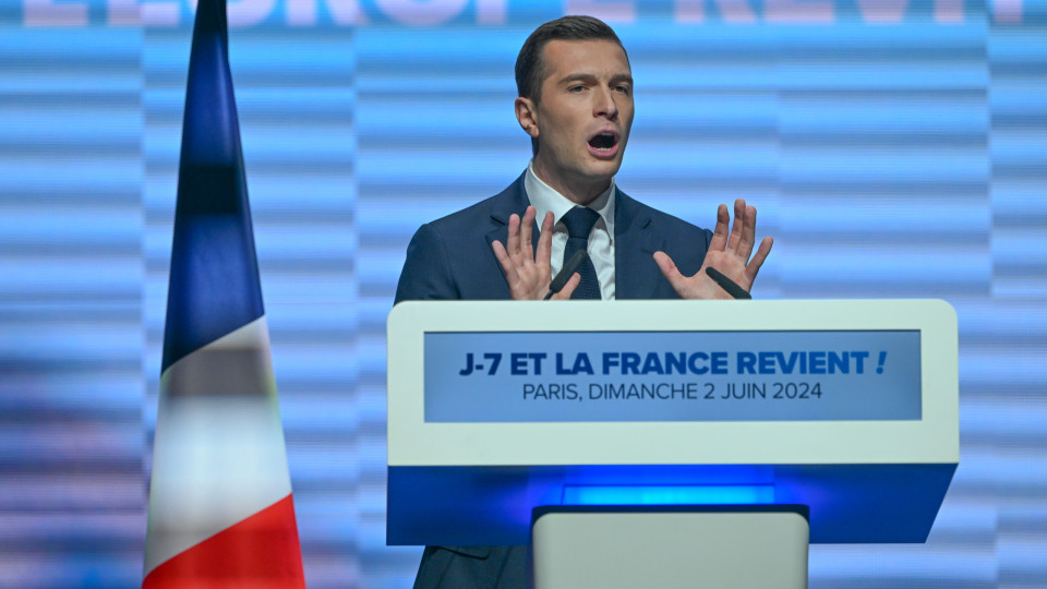 França. Líder da extrema-direita desafia Macron a dissolver o parlamento