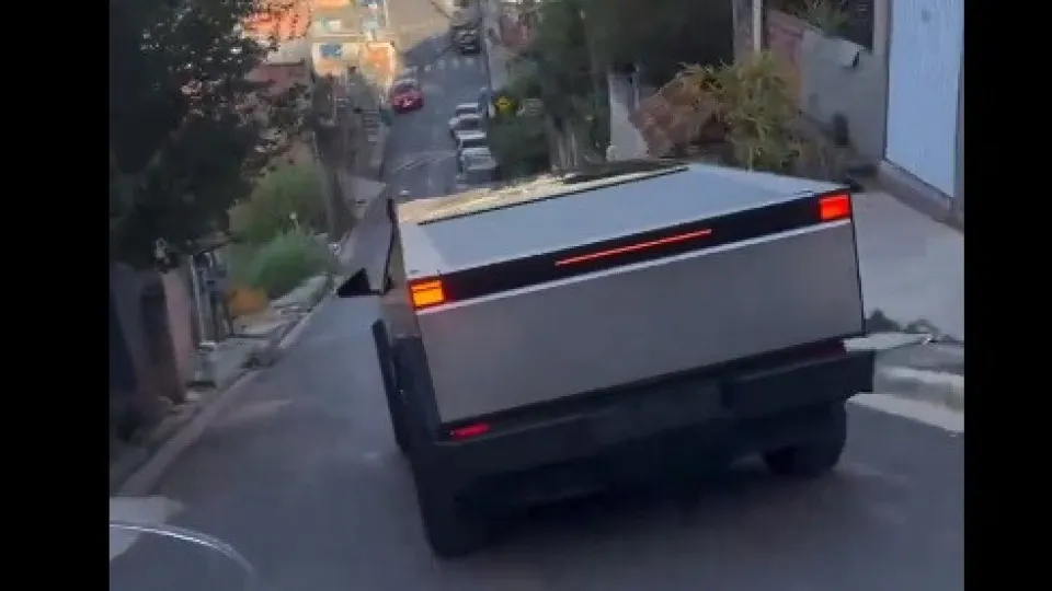 Primeiro Tesla Cybertruck a circular no Brasil torna-se viral. De quem é?