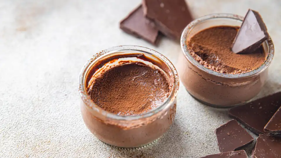 Siga esta receita e faça uma mousse de chocolate vegan perfeita