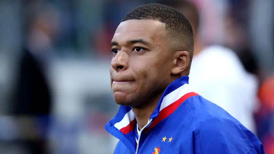 Soam os alarmes em França. Kylian Mbappé e Coman ausentes do treino