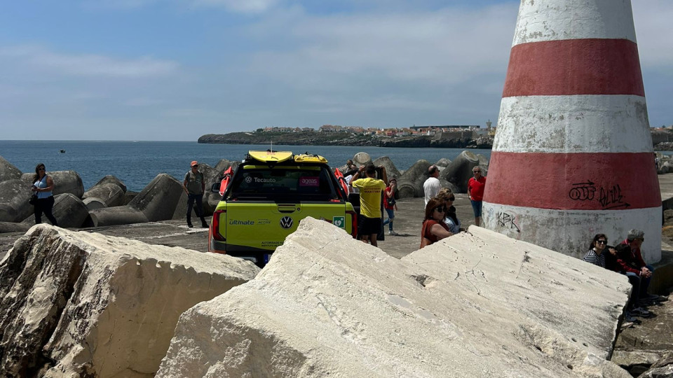 Homem de 76 anos ferido após cair de arriba em Peniche 