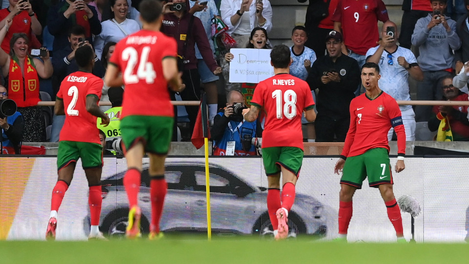 Portugal termina estágio 'de pé esquerdo' e bate a Irlanda por 3-0