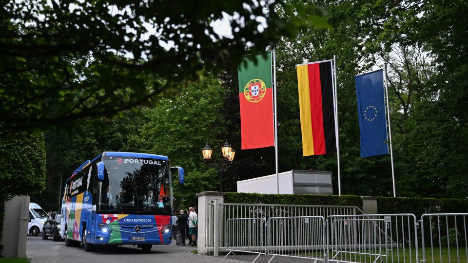 Dois adeptos detidos por invadir hotel da seleção nacional, dizem alemães
