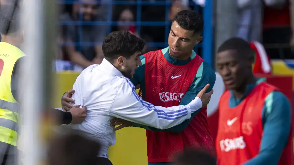 Adeptos invadem treino da seleção e até há selfies com Cristiano Ronaldo