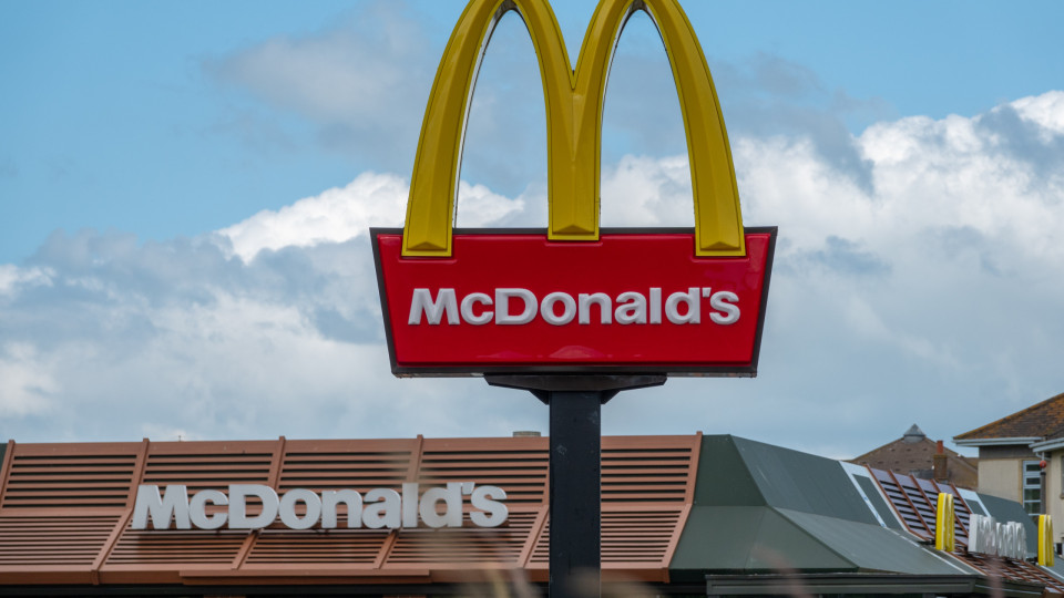 McDonald's suspende projeto de IA para recolher pedidos do carro nos EUA