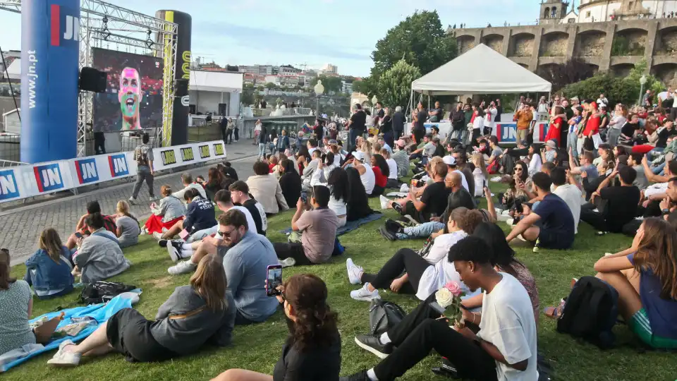 Na estreia da seleção, o Jardim do Morro transformou-se em estádio