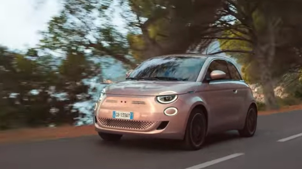 Fiat 500 sem símbolos? Novo anúncio lança farpa ao governo de Itália