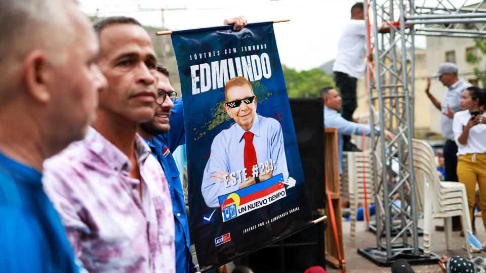 Dez autarcas venezuelanos desqualificados após participarem em marchas