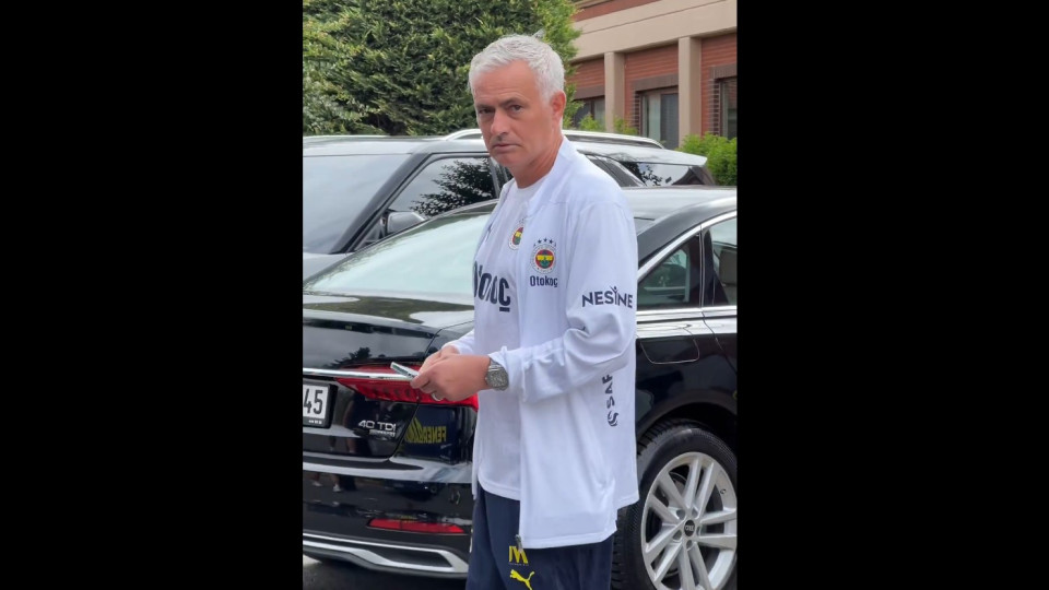 Mourinho em foco no arranque da pré-época do Fenerbahçe