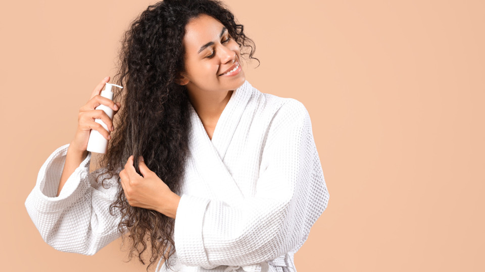 A nova gama da Redken promete transformar os cabelos com caracóis