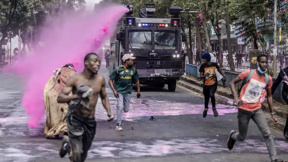 Polícia queniana dispara balas de borracha contra manifestantes