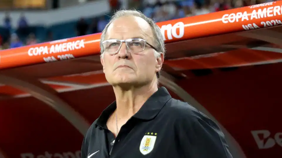 Marcelo Bielsa quebra o silêncio e responde críticas de Luis Suárez