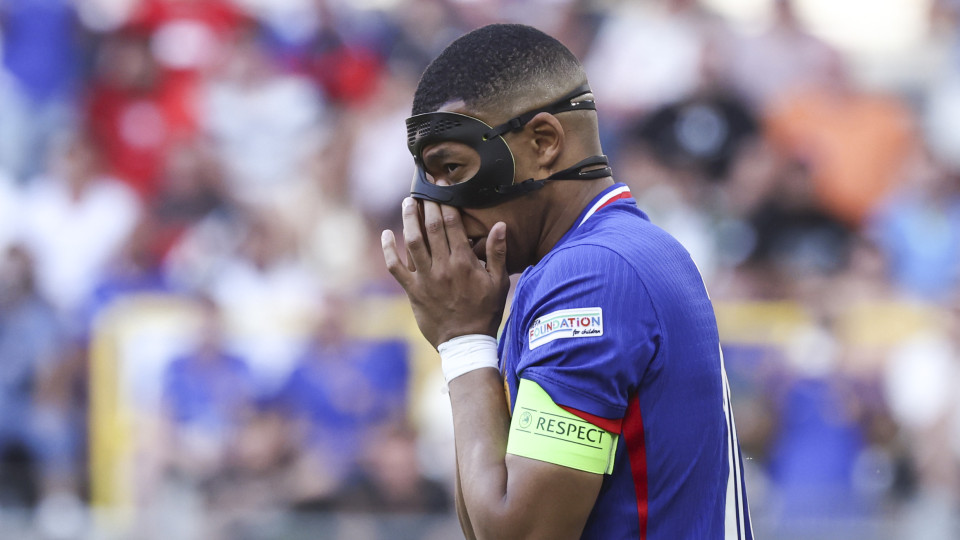 Máscara causa incómodo e Mbappé vai testar nova solução contra a Bélgica