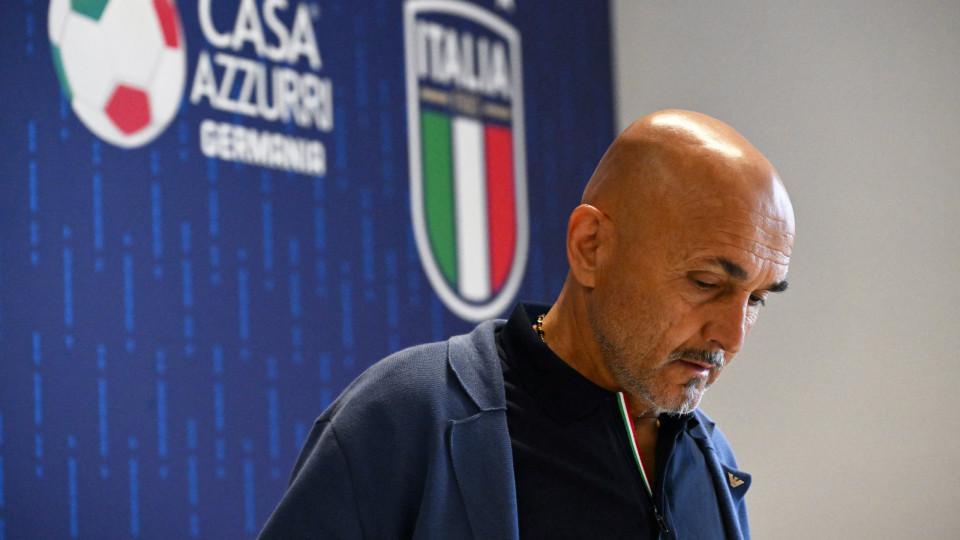 Spalletti mantém-se na seleção italiana após desilusão: "Farei melhor"