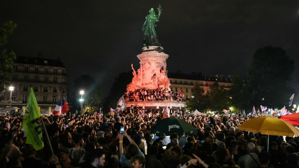 Imigrantes por regularizar em França preocupados com extrema-direita