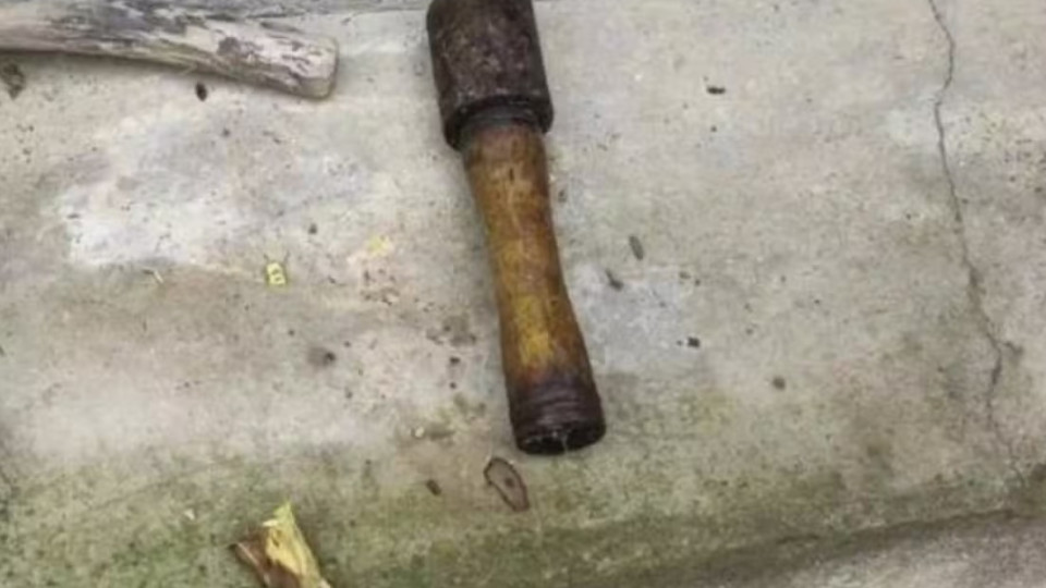 Idosa usa granada (ativa) como se fosse martelo durante 20 anos