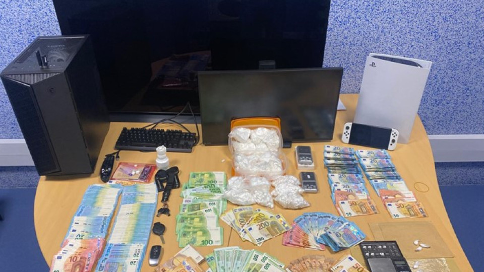 Três detidos em operação da PSP contra o tráfico de droga no Porto e Gaia