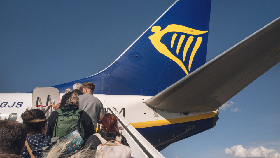 Tráfego de passageiros da Ryanair subiu 11% em junho para 19,3 milhões