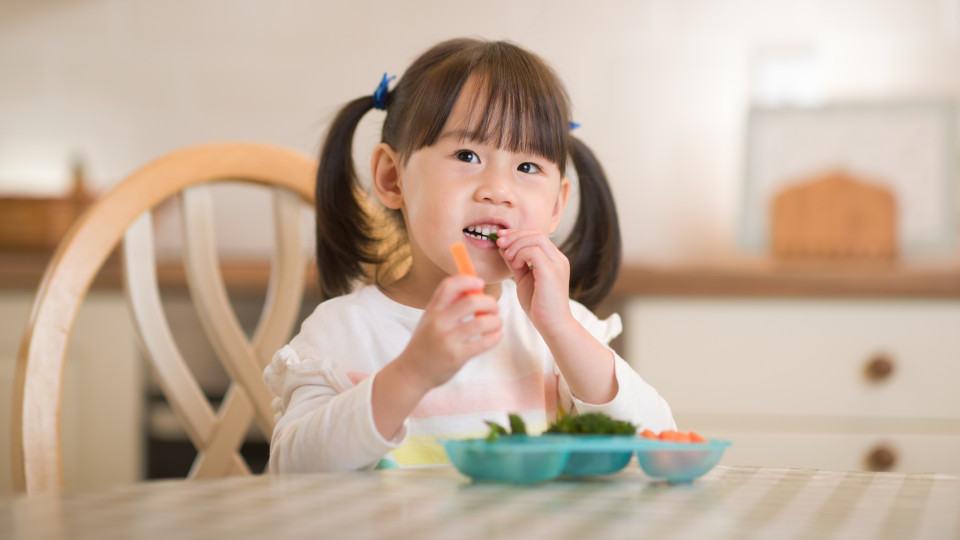 Comer este tipo de alimentos pode melhorar o raciocínio dos miúdos