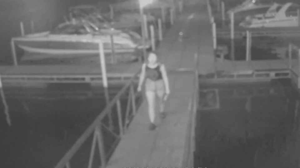 Empregada de bar atirada a lago depois de confrontar clientes desordeiros