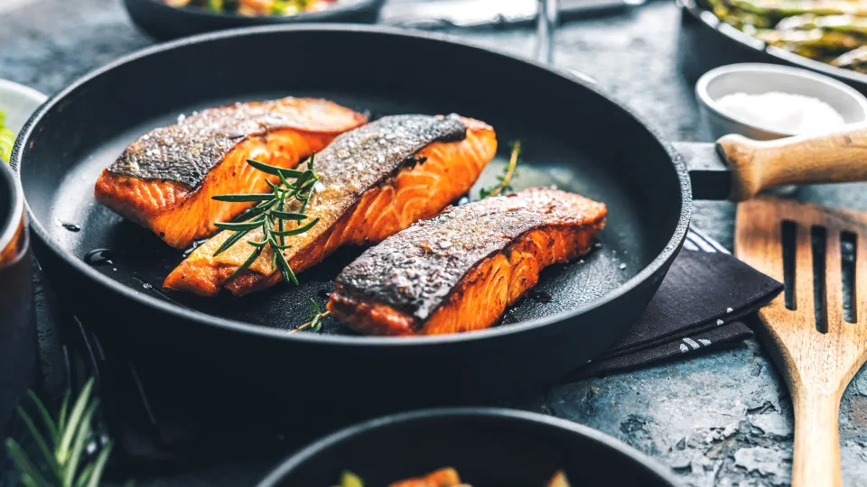 Pode-se comer a pele do salmão? Esclareça a dúvida