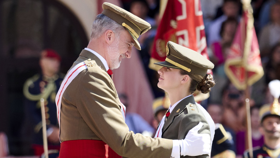 O sentido abraço do rei Felipe VI à filha Leonor em dia especial