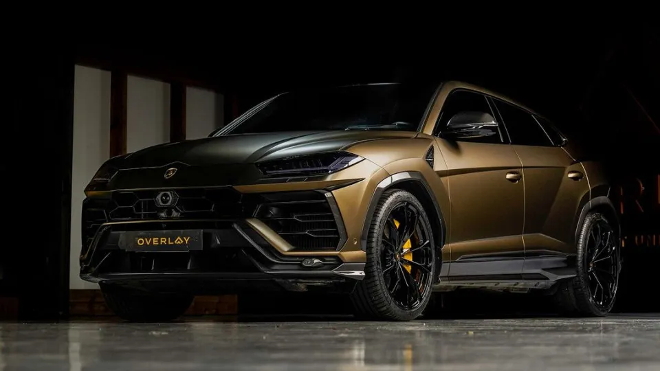 Este Lamborghini Urus dourado foi preparado pela Overlay