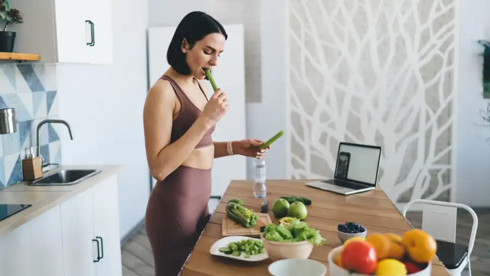 Sim, existem alimentos com calorias negativas e ajudam a emagrecer