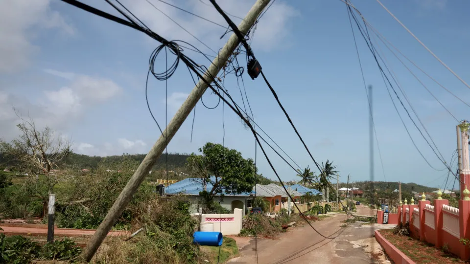 Furacão Beryl deixa rasto de destruição na Jamaica e faz mais dois mortos