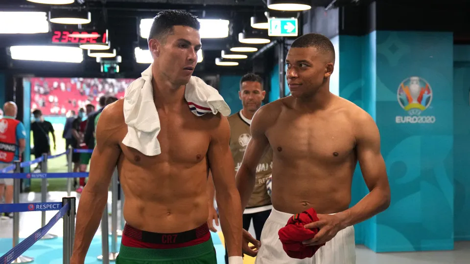 Mbappé desvenda conversas com Cristiano Ronaldo: "É um exemplo"