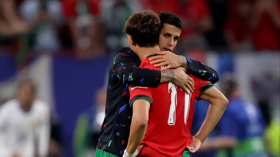 João Cancelo sai em defesa de João Félix: "Sempre contigo"