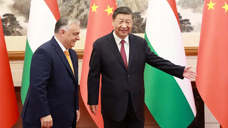 Xi apela às potências mundiais para ajudar Rússia e Ucrânia a dialogar