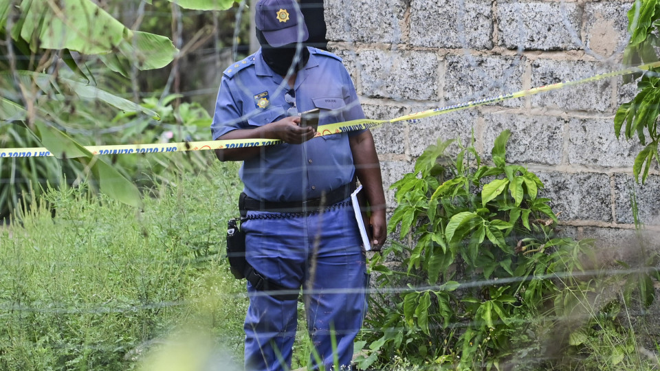 Polícia sul-africana resgata 2 vítimas de rapto com vida em Joanesburgo
