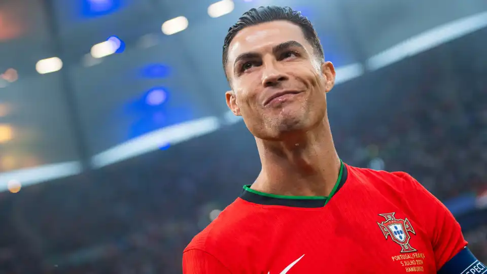 Cristiano Ronaldo em direto no YouTube para alcançar marca histórica