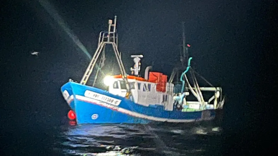 Barco de pesca naufraga ao largo de Olhão. Quatro pessoas resgatadas