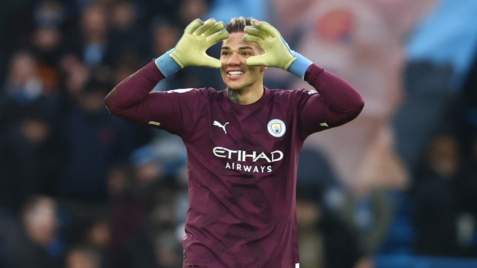 Man. City disposto a aumentar (e muito) salário de Ederson para mantê-lo