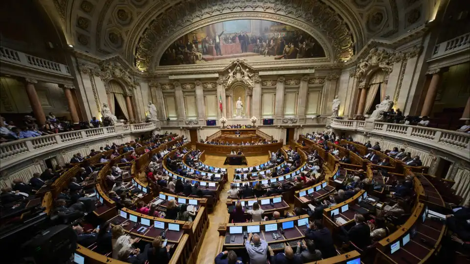 Parlamento corrige número de juízes a eleger para TC após parecer negativo