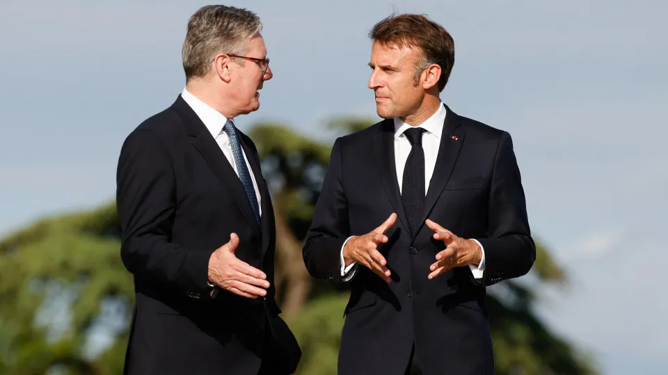 Emmanuel Macron e Keir Starmer
