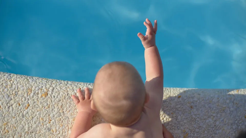 bebé, afogamento, piscina