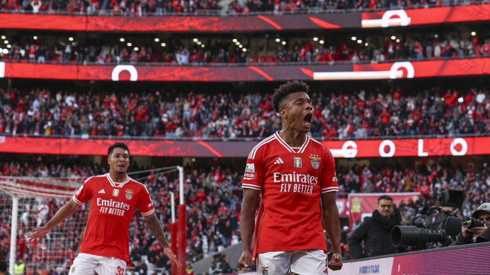 Atenção, Benfica. Dirigente do Napoli fala do interesse em David Neres